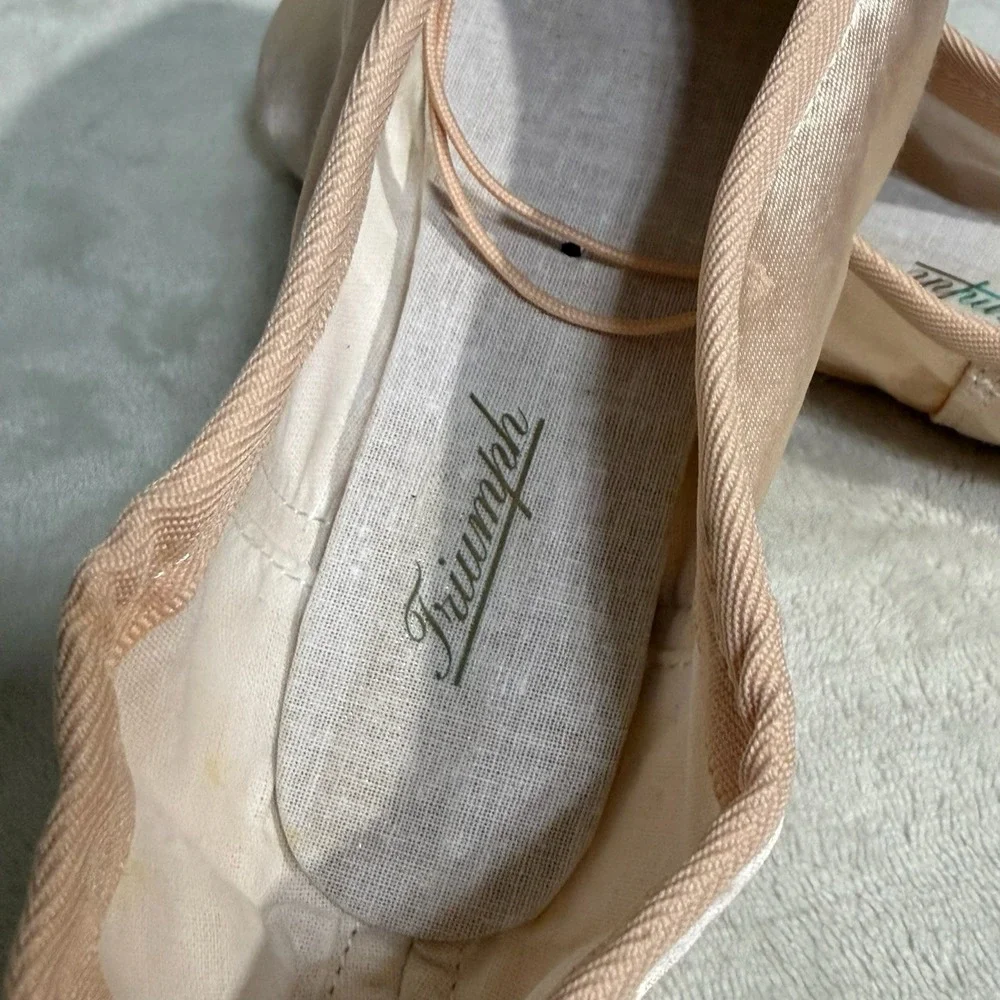 Nikolay Triumph Classic Pointe Shoes Shank Medium Width 4X Ballet Girls Size 3